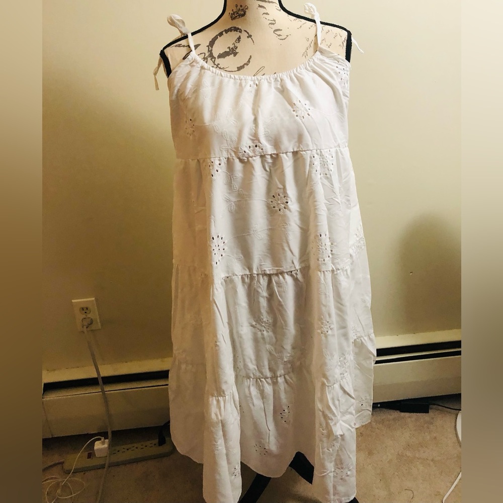 String tie dress .. fit to Medium -XL .. new without tag..
